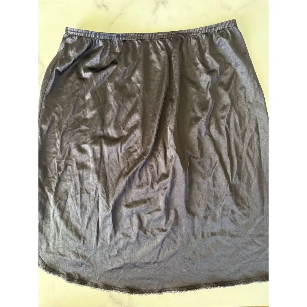 Vassarette women’s black slip above knee small lace